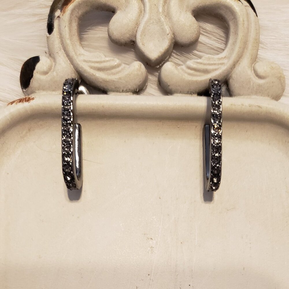 NWT Vera Wang Gunmetal Earrings - Picture 4 of 4